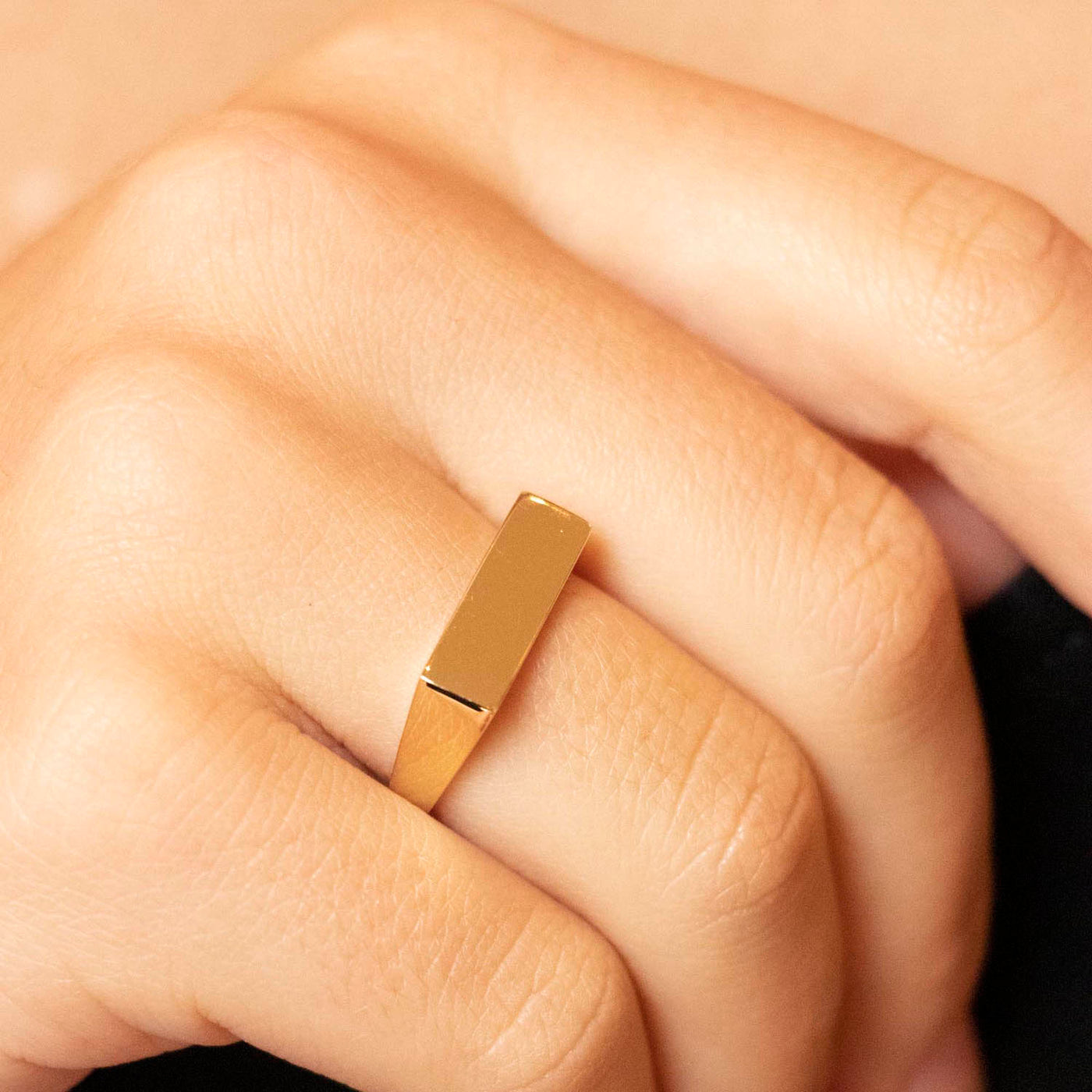 9k Yellow Gold Rectangular Signet Ring (P)