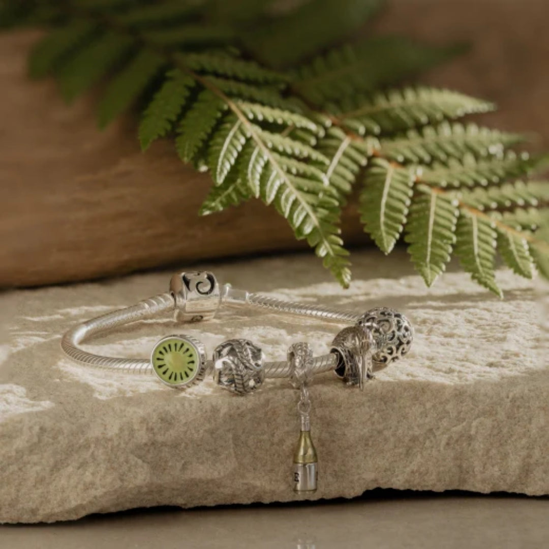 Evolve NZ White Wine Charm | STG